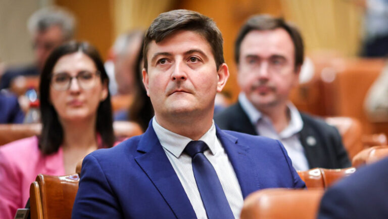 usr-il-contrazice-pe-sorin-grindeanu-in-disputa-privind-ani:-„legea-nu-are-putere-retroactiva”.-ce-miza-invoca-alexandru-dimitriu