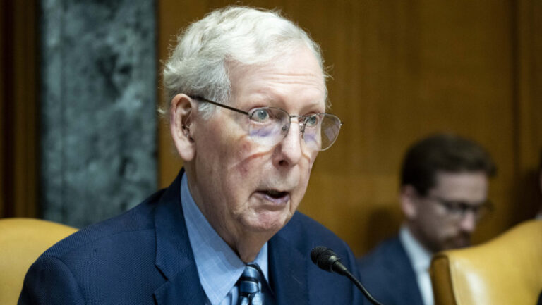 senatorul-republican-mitch-mcconnell,-in-varsta-de-84-de-ani,-a-oferit-detalii-despre-sanatatea-sa,-dupa-saptamani-de-absenta
