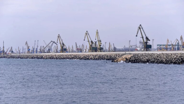 „autostrada-electrica”-de-3,5-miliarde-de-euro-pe-sub-marea-neagra-intra-in-faza-tehnica.-romania,-legata-direct-de-caucaz