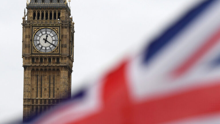 romanii,-„motorul-invizibil”-al-economiei-si-serviciilor-publice-din-marea-britanie:-raportul-care-demonteaza-miturile-negative