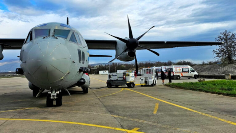 misiune-umanitara-a-fortelor-aeriene-romane:-pacient-cu-arsuri,-transferat-in-belgia-cu-o-aeronava-c-27j-spartan