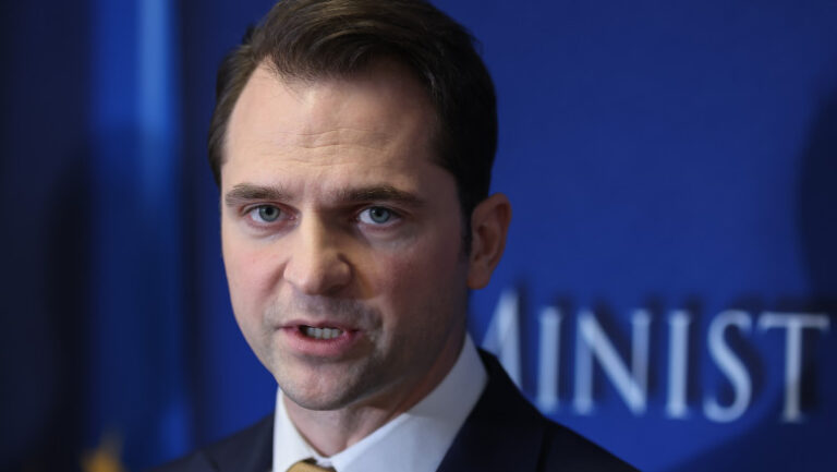 de-la-statul-pe-hartie-la-statul-superinteligent.-saltul-in-viitor-pe-care-romania-trebuie-sa-l-faca