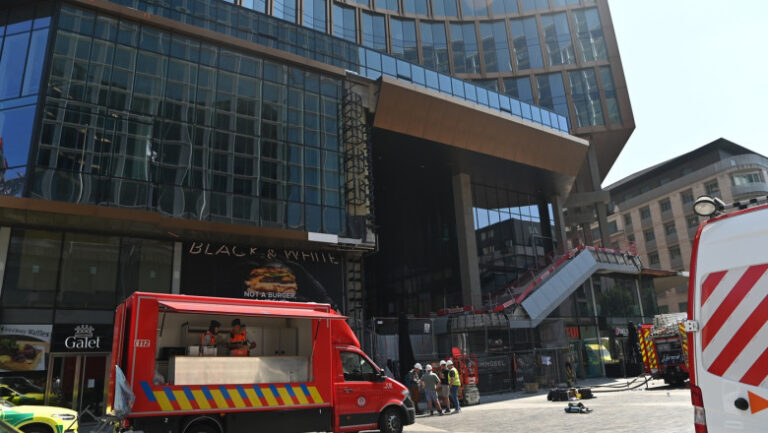 mai-multe-persoane-au-murit-intr-un-incendiu-major,-care-s-a-produs-in-cladirea-oxy-din-centrul-orasului-bruxelles