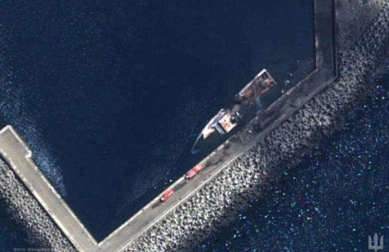 imagini-din-satelit-confirma-distrugerea-navei-ruse-izumrud,-dupa-un-atac-ucrainean-cu-drona-sargan-3000
