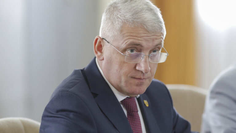 diana-buzoianu-acuza-psd-ca-l-a-pus-pe-seful-aep-sa-declare-ca-nu-se-pot-face-alegeri-anticipate.-reactia-institutiei