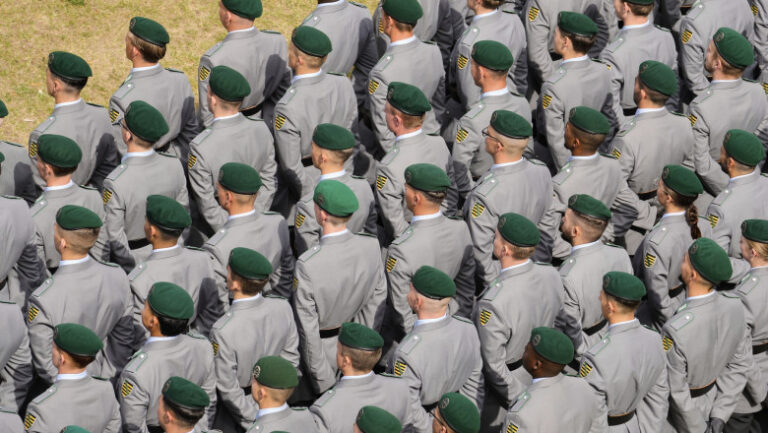 tara-ue-care-se-inarmeaza-masiv,-dar-in-care-tot-mai-multi-tineri-refuza-serviciul-militar.-ce-este-„obiectia-de-constiinta”