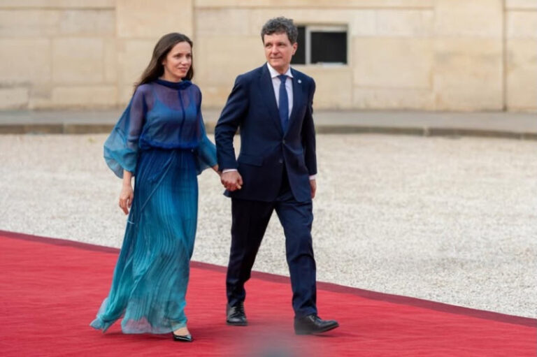 nicusor-dan-si-mirabela-gradinaru,-la-palatul-elysee.-presedintele-si-partenera-sa-au-participat-la-receptia-de-ziua-frantei