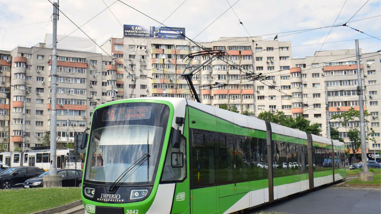 circulatia-tramvaielor-pe-linia-10,-blocata-din-cauza-unui-vagon-care-a-deraiat-pe-soseaua-oltenitei-din-bucuresti circulatia-tramvaielor-pe-linia-10,-blocata-din-cauza-unui-vagon-care-a-deraiat-pe-soseaua-oltenitei-din-bucuresti