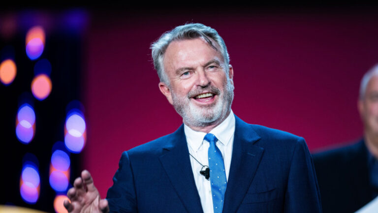 a-fost-dezvaluita-cauza-mortii-actorului-sam-neill,-din-jurassic-park.-in-aprilie-era-fericit-ca-scapase-de-cancer