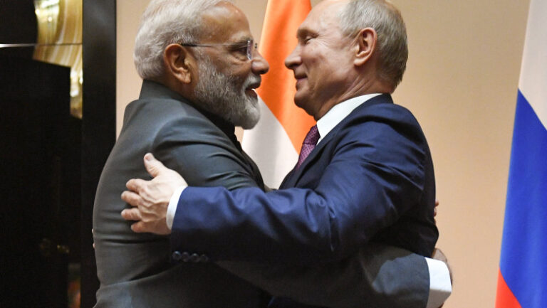 putin-l-a-rugat-pe-modi-sa-mareasca-cantitatea-de-benzina-trimisa-in-rusia.-moscova-a-ajuns-la-minimul-de-rafinare-in-24-de-ani
