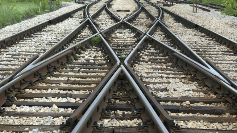 accident-feroviar-in-constanta.-cinci-vagoane-ale-unui-tren-de-marfa-au-deraiat,-unul-s-a-rasturnat
