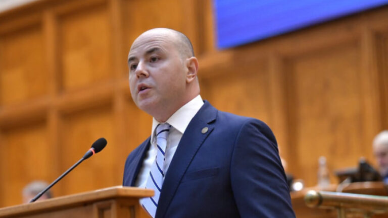 nicusor-dan-raspunde-ironic-la-acuzatiile-unui-liberal-ca-este-influentat-de-psd:-„la-varsta-adulta,-exaltarea-nu-e-buna”