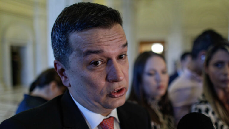 grindeanu,-optimist-ca-va-aduna-voturi-pentru-un-guvern-psd-in-august,-dar-nu-dezvaluie-strategia-de-teama-ca-va-fi-„dinamitata”