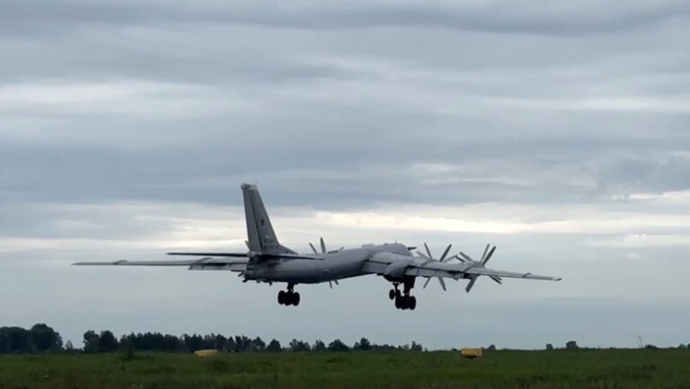 ucraina-a-distrus-un-bombardier-strategic-rusesc-tu-95.-sbu:-„inseamna-zeci-de-rachete-care-nu-vor-fi-lansate-asupra-oraselor”