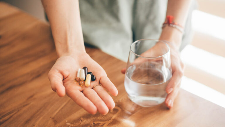 medicamente-care-pot-deveni-periculoase-pentru-organism-pe-canicula.-medicii-explica-ce-pacienti-au-cel-mai-mare-risc-de-complicatii