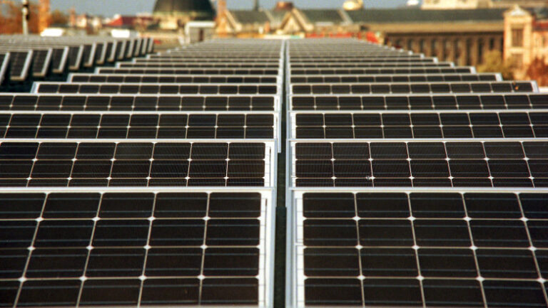 energia-regenerabila,-mai-ales-fotovoltaica,-pune-presiune-pe-reteaua-electrica-a-germaniei.-berlinul-vrea-sa-reduca-subventiile