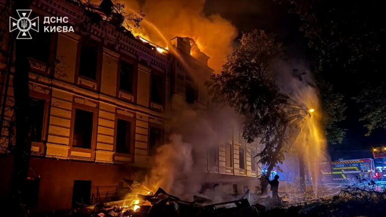 atac-extrem-de-agresiv-al-rusiei-asupra-kievului-in-noaptea-de-sambata-spre-duminica-/-cel-putin-sapte-raniti-si-incendii-in-mai-multe-cartiere,-dupa-bombardamente-cu-rachete-balistice