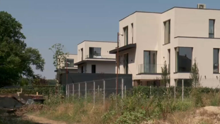 deversare-ilegala-in-apropierea-padurii-baneasa.-administratorul-unui-complex-rezidential-de-lux,-amendat-de-garda-de-mediu