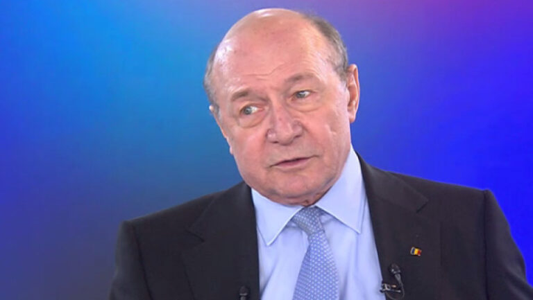 traian-basescu-critica-liderii-politici:-orbecaie-in-decizii,-risca-sa-prabuseasca-statul-si-aproape-ca-tradeaza-tara-pentru-orgolii