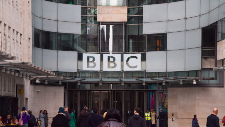 trump-pierde-o-batalie-cu-bbc:-un-judecator-cere-ca-presedintele-sua-sa-prezinte-documente-financiare-in-procesul-de-defaimare