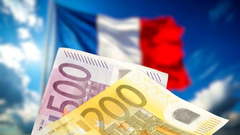 fmi-avertizeaza-franta:-datoria-publica-impinge-tara-in-zona-de-risc.-ar-putea-urca-la-aproape-122%-din-pib