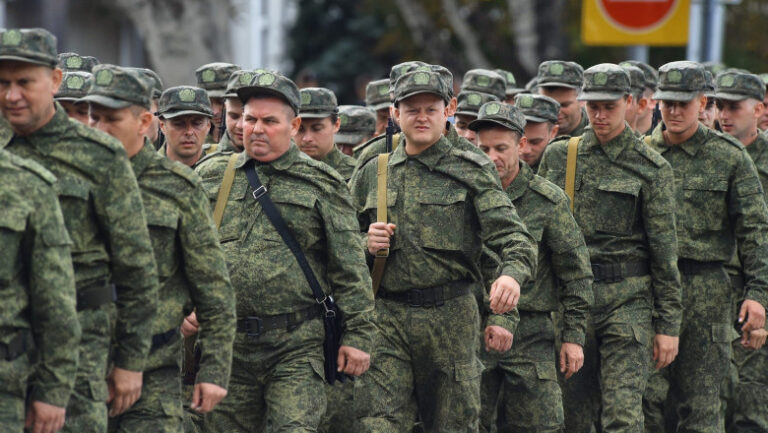 pe-masura-ce-numarul-voluntarilor-scade,-rusia-apeleaza-tot-mai-mult-la-lumea-interlopa-pentru-a-gasi-noi-recruti