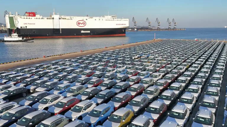 cursa-contra-cronometru-din-industria-auto:-pretul-ascuns-al-fenomenului-„china-speed”