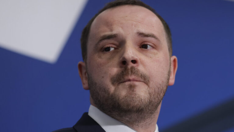 „opriti-va!-distrugeti-sistemul-de-sanatate”.-rogobete-cere-explicatii-dupa-ce-bihorul-a-primit-mai-multe-posturi-decat-judete-mai-mari