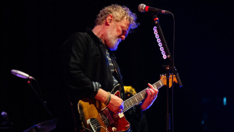 glen-hansard,-starul-filmului-„once”-si-castigator-al-unui-oscar,-a-murit-la-56-de-ani-intr-un-accident-de-motocicleta