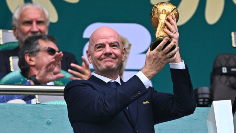 cum-functioneaza-de-fapt-controversatul-plan-al-lui-infantino-si-fifa-de-„vanzare-a-cupei-mondiale”.-rolul-familiei-trump