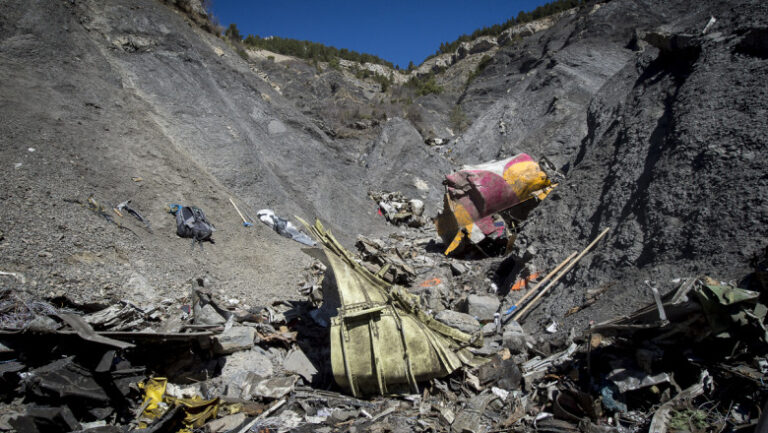 germania,-chemata-in-instanta-pentru-prabusirea-avionului-germanwings:-ce-sanse-au-familiile-victimelor-sa-obtina-daune-de-la-stat