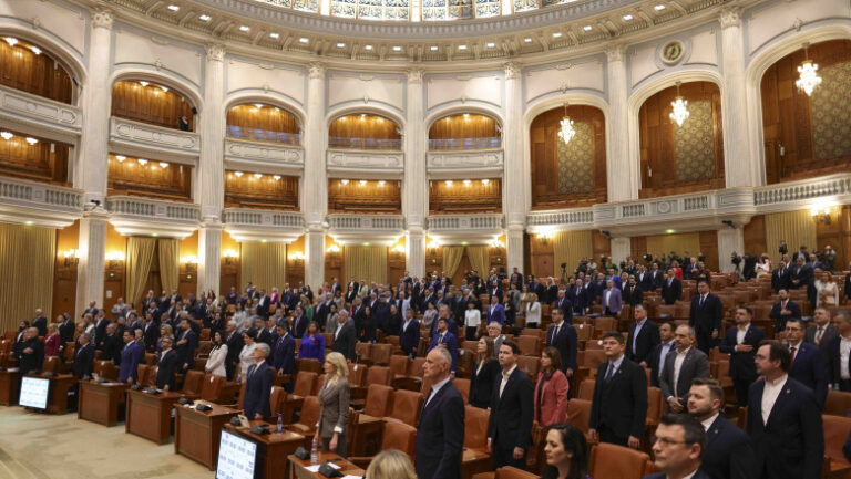 legea-integritatii,-motiv-de-scandal-in-parlament-psd:-„mascarada-constitutionala”.-usr:-„de-ce?-pentru-ca-suna-lia?”