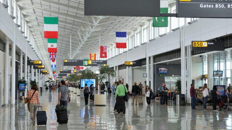 trump-anunta-un-plan-de-22-de-miliarde-de-dolari-pentru-reconstructia-aeroportului-international-dulles-din-washington