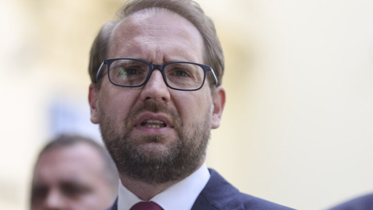 prima-reactie-a-lui-dominic-fritz,-dupa-propunerea-psd-care-l-ar-lasa-fara-mandatul-de-primar:-„ajungem-in-zona-republicii-bananiere”