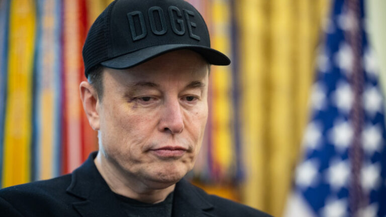 elon-musk-vrea-sa-investeasca-din-nou-masiv-in-alegerile-din-sua.-actiunea-s-ar-putea-dovedi-decisiva