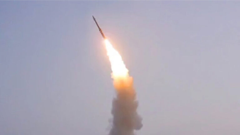 armata-rusa-ar-fi-folosit-o-racheta-nord-coreeana-intr-un-atac-asupra-ucrainei,-pentru-prima-data-in-ultimul-an