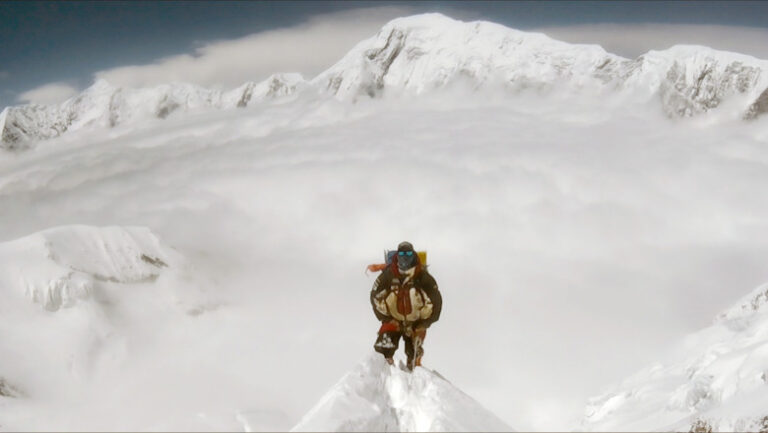 avalansa-pe-broad-peak,-unul-dintre-cei-mai-inalti-munti-din-lume:-legendarul-alpinist-nirmal-purja-este-printre-cei-disparuti