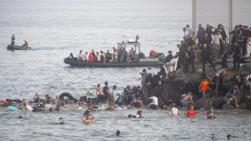 spania-trimite-trupe-in-ceuta,-frontiera-e-„in-colaps-total”.-controalele-la-granita-au-cedat,-mii-de-migranti-au-intrat-in-enclava spania-trimite-trupe-in-ceuta,-frontiera-e-„in-colaps-total”.-controalele-la-granita-au-cedat,-mii-de-migranti-au-intrat-in-enclava