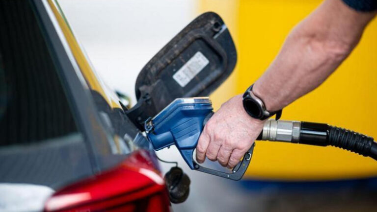 criza-carburantilor:-motorina-a-sarit-de-10,5-lei/litru-si-a-atins-un-nou-record-istoric.-romanii-asteapta-interventia-guvernului