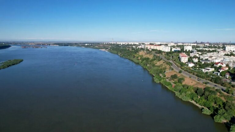 modernizarea-falezei-din-galati-provoaca-controverse.-declic-cere-revizuirea-proiectului-si-salvarea-arborilor