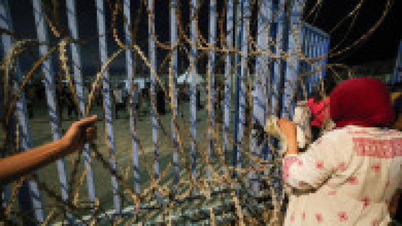Scene de haos la frontiera din Ceuta: mii de persoane încearcă să pătrundă pe teritoriul spaniol, în timp ce controalele cedează. Foto: Profimedia | Poza 6 din 12