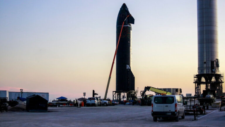 o-racheta-spacex-scapata-de-sub-control-se-va-izbi-de-luna-cu-peste-8700-km/h.-cand-va-avea-loc-impactul