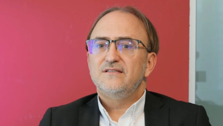 pasaport-diplomatic.-investitorii-francezi-din-romania-cer-stabilitate:-numarul-de-ministri-se-schimba-prea-des
