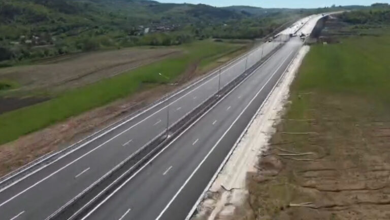 autostrada-a8-mai-intarzie-trei-contestatii-pentru-tronsonul-2-targu-frumos-letcani.-atribuirea-contractului,-amanata-pentru-toamna