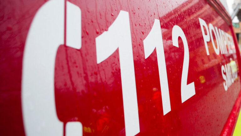 accident-pe-valea-oltului,-la-calimanesti:-doua-masini-s-au-ciocnit,-o-victima-incarcerata,-una-pe-asfalt.-traficul-e-blocat