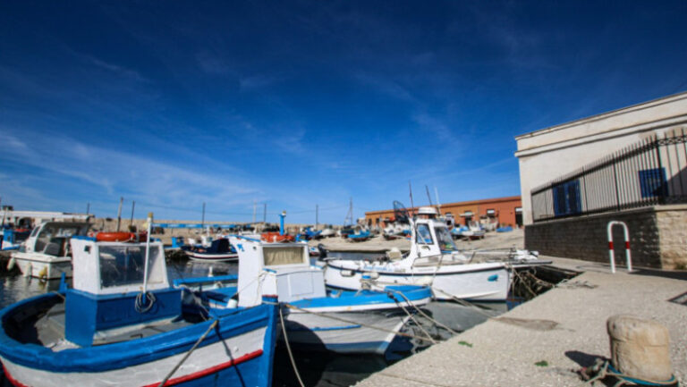 insula-favignana-se-pregateste-pentru-un-val-de-turisti-atrasi-de-„odiseea”-lui-christopher-nolan.-„ne-ar-putea-face-rau”