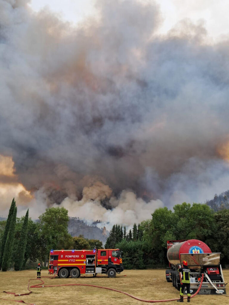 incendiile-ameninta-podgoriile-frantei.-producatorii-se-tem-de-„gustul-de-fum”-al-recoltei-din-2026