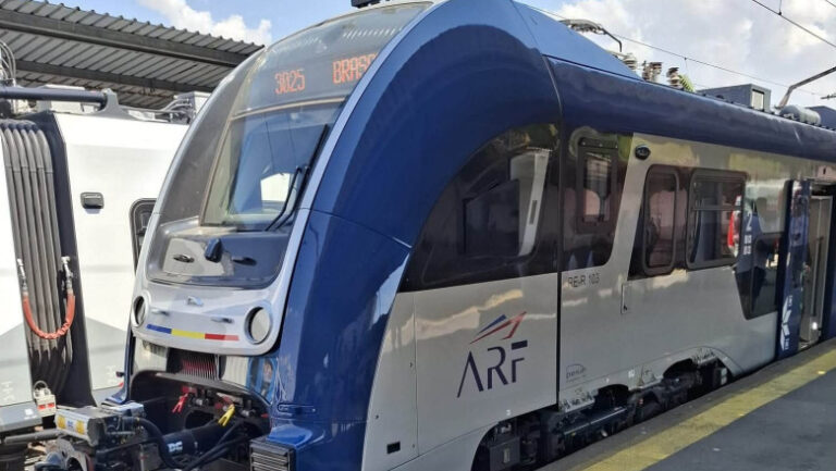pasageri-dezamagiti-de-noul-tren-pesa:-a-ajuns-la-destinatie-cu-o-ora-intarziere,-iar-in-vagoane-a-fost-„ca-in-cuptor”