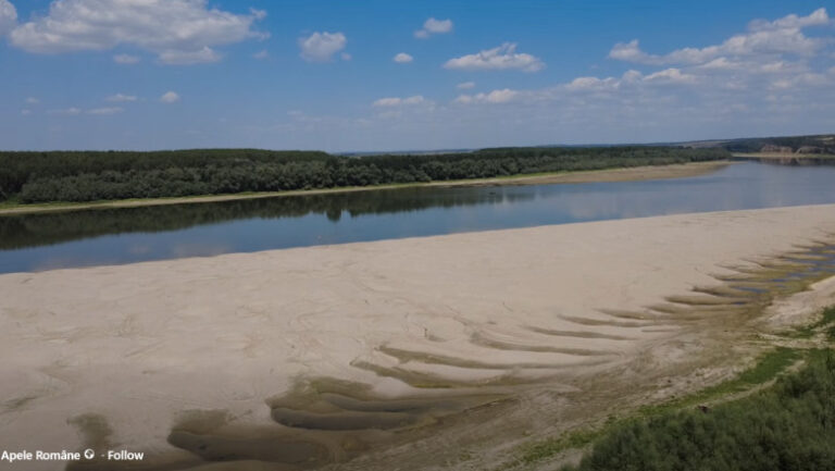 ultima-barja-a-fost-incarcata-pentru-redirectionarea-dunarii.-bolojan:-„mai-avem-patru-cinci-zile”