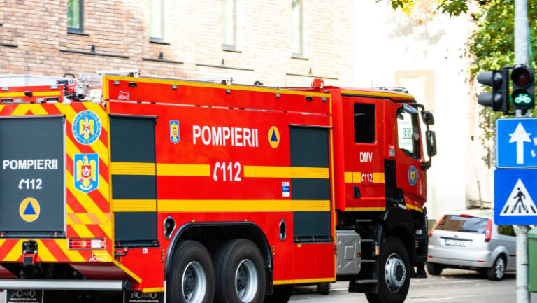 amenda-de-2500-de-lei-pentru-o-persoana-care-a-lasat-gratarul-nesupravegheat,-iar-focul-a-provocat-un-incendiu-de-vegetatie